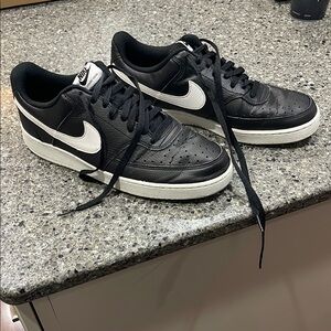 Nike Men's Black and White Sneakers